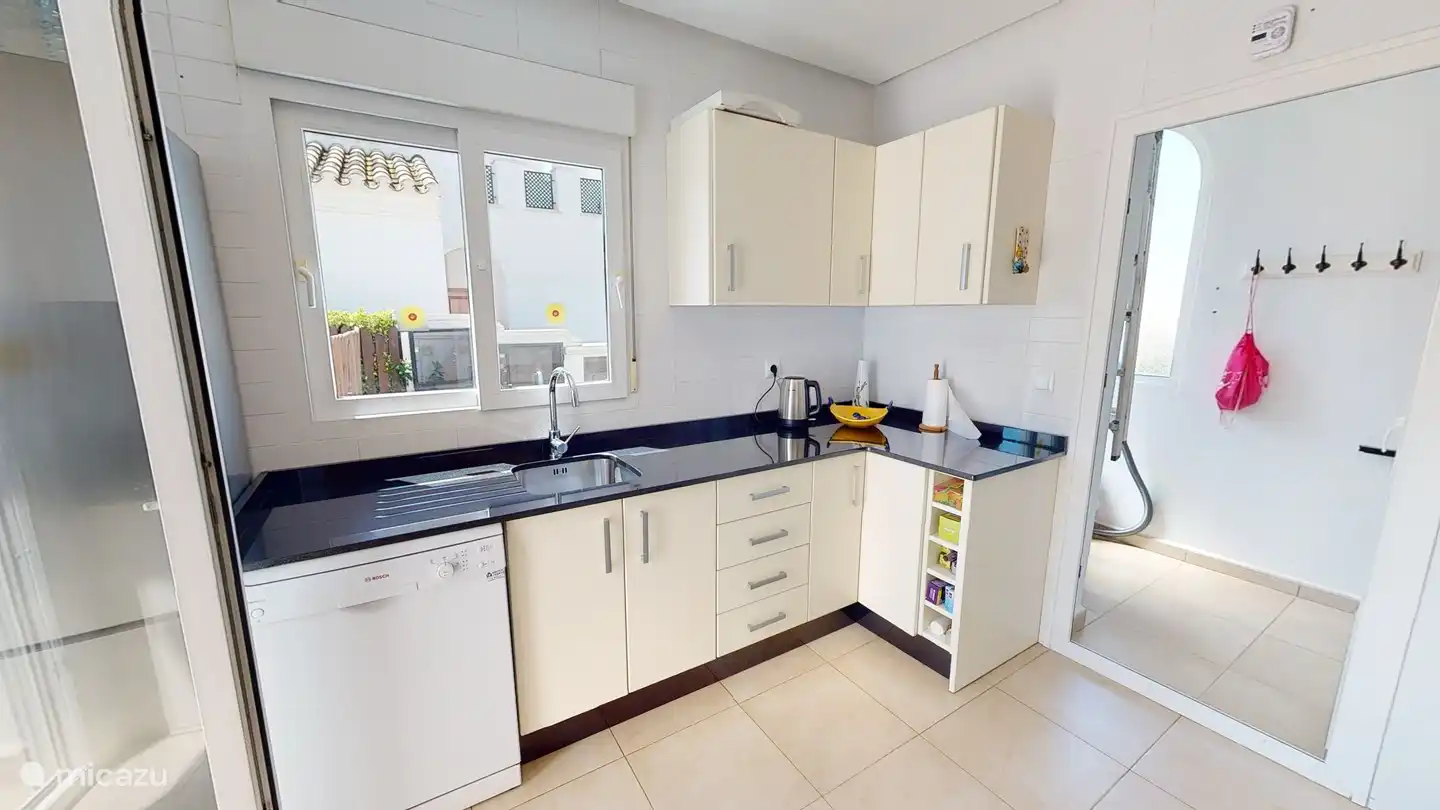 Cuisine partie 1, lave-vaisselle, réfrigérateur et congélateur