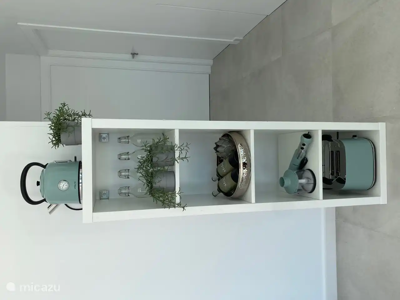 Cocina con todos los electrodomésticos...