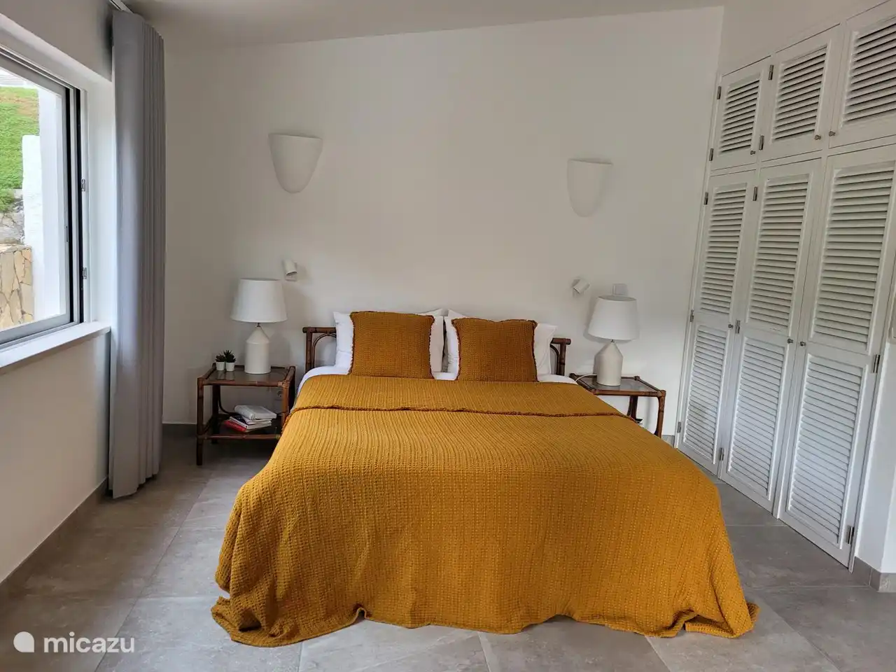 Dormitorio principal con baño comunicado con bañera