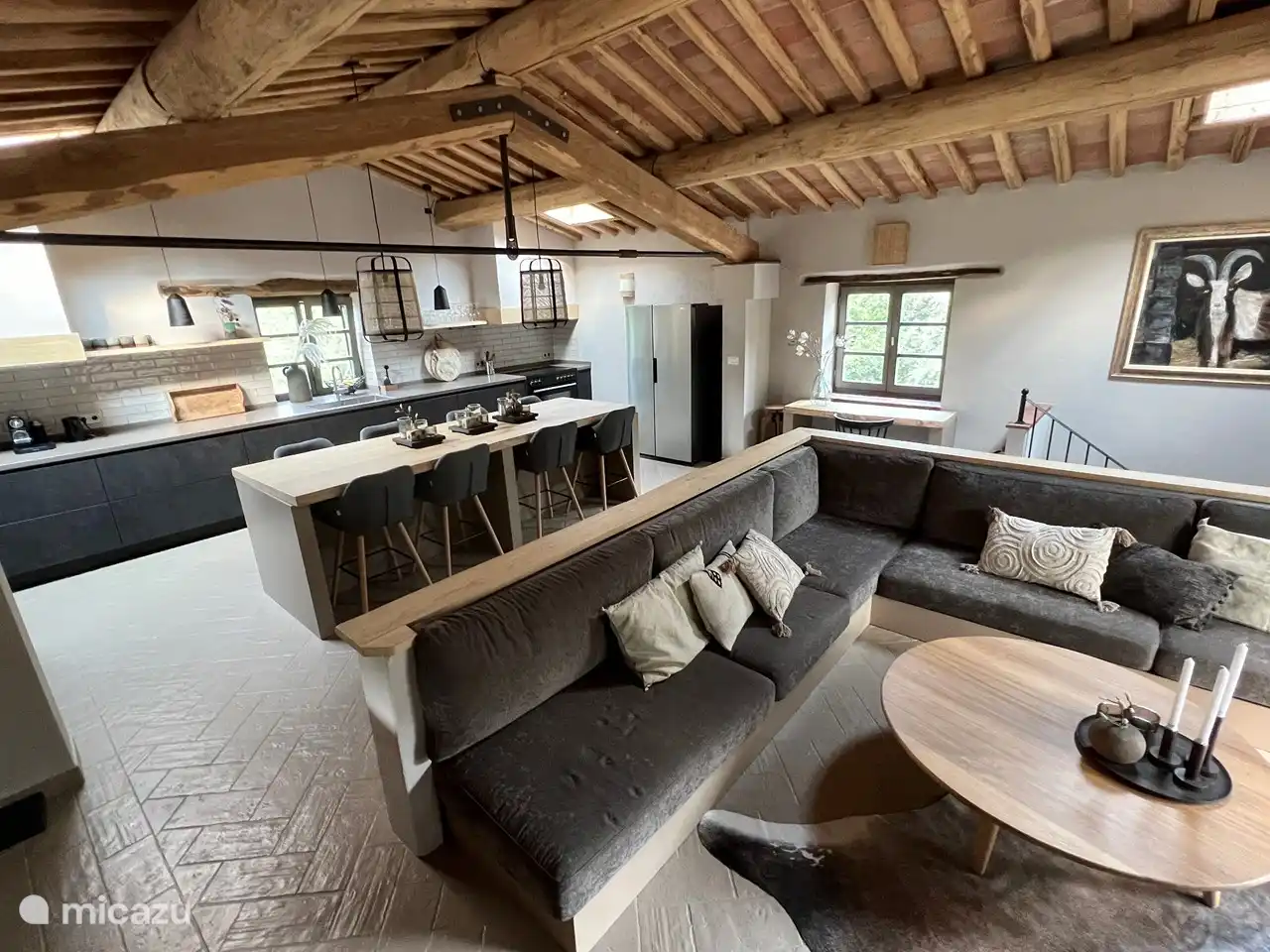 Das Wohnzimmer befindet sich im ersten Stock