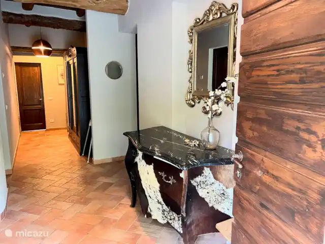 Villa Tosca huren in Italië, Toscane, Camporgiano - villa De gang naar alle slaapkamers en badkamers