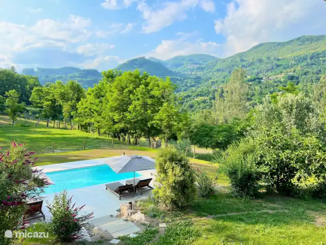 Villa Tosca huren in Italië, Toscane, Camporgiano - villa Uitzicht vanaf de loggia