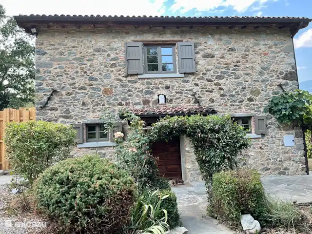 Villa Tosca huren in Italië, Toscane, Camporgiano - villa De Voorzijde van het huis