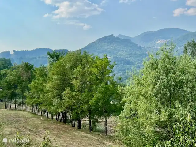 Villa Tosca huren in Italië, Toscane, Camporgiano - villa Een prachtig uitzicht op Fortezza di Verrucole boven op de berg