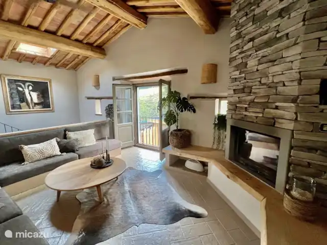 Villa Tosca huren in Italië, Toscane, Camporgiano - villa De zithoek bij de openhaard biedt genoeg plaats aan alle personen