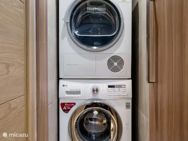 Villa Los Pacos | Grèce, Crète, Adele - villa Salle de bain à l’étage avec lave-linge et sèche-linge