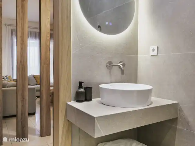 Villa Los Pacos | Grèce, Crète, Adele - villa Salle de bain au rez-de-chaussée avec douche à l’italienne et WC