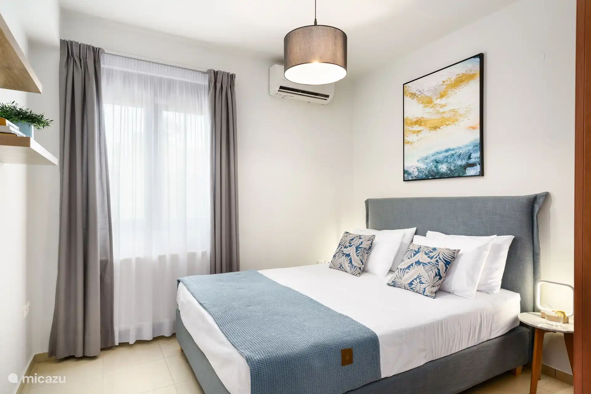 Bedroom with kind bed