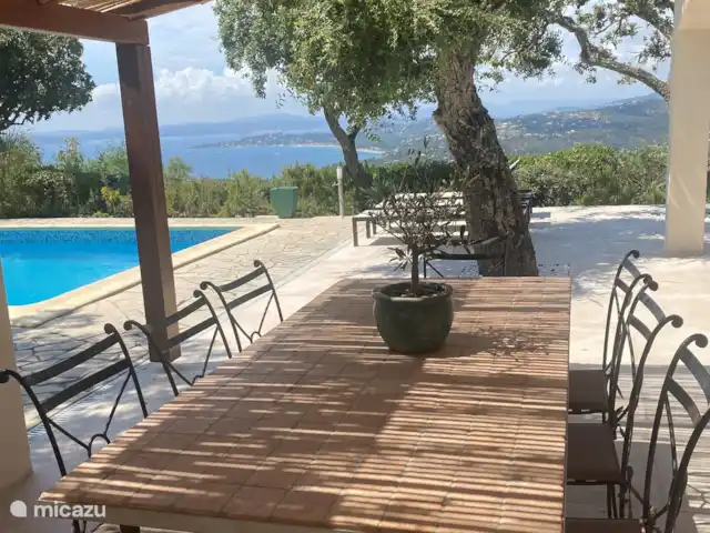 Villa Xenia avec vue imprenable sur la mer | France, Côte d'Azur, Les Issambres - villa Vue depuis la cuisine extérieure