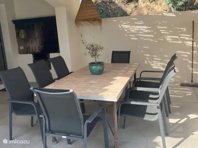 Villa Xenia avec vue imprenable sur la mer | France, Côte d'Azur, Les Issambres - villa Terrasse couverte avec bbq avec vue sur la piscine et la baie de Saint Tropez