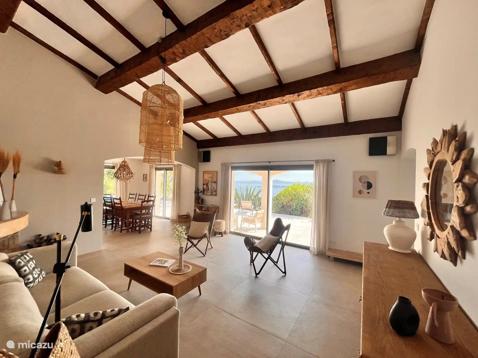 Großes Livingston mit offenbarem und schönem Blick auf die Bucht und Saint Tropez.
