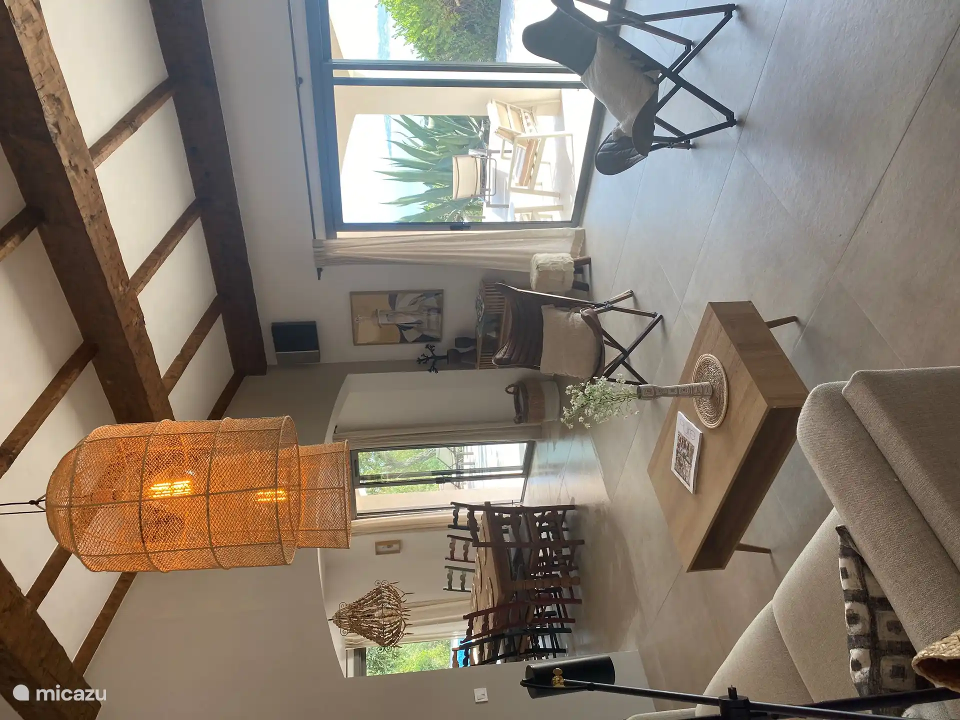 Wohnzimmer mit Panoramablick auf das Meer und die Bucht von Saint Tropez