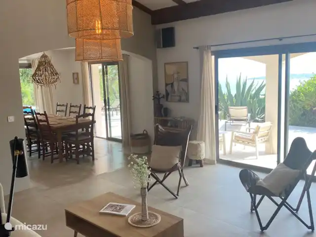 Villa Xenia avec vue imprenable sur la mer | France, Côte d'Azur, Les Issambres - villa Salon avec vue panoramique sur la mer et la baie de Saint-Tropez
