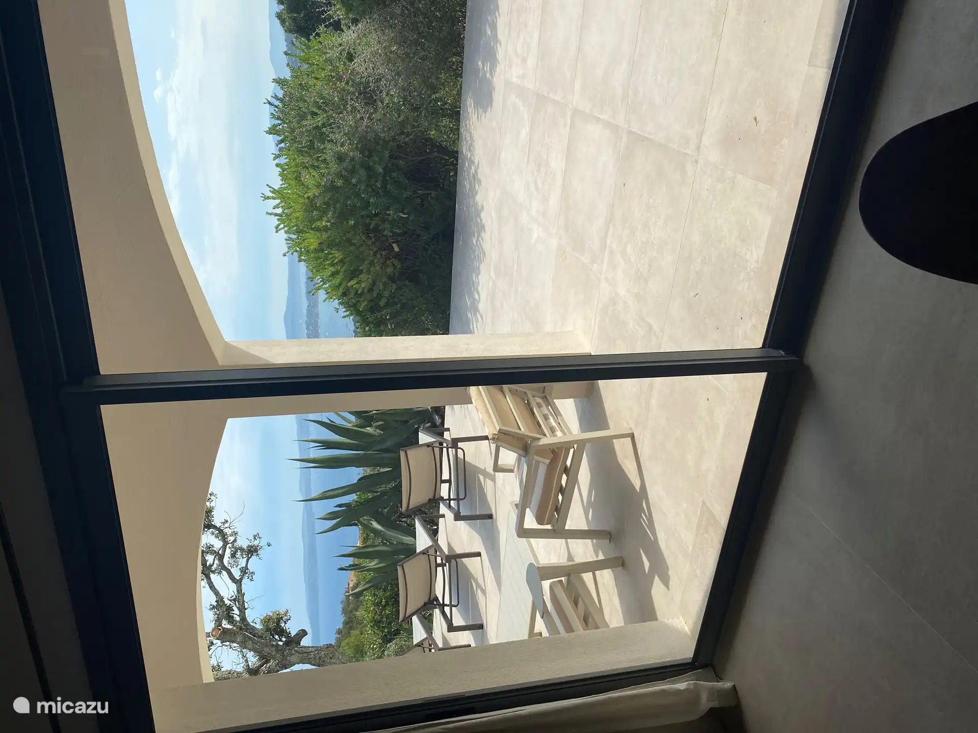 Terrasse mit Panoramablick auf die Bucht von Saint Tropez