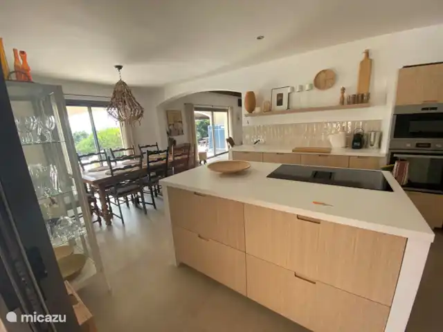 Villa Xenia avec vue imprenable sur la mer | France, Côte d'Azur, Les Issambres - villa Cuisine ouverte avec machine à café Nespresso et entièrement équipée