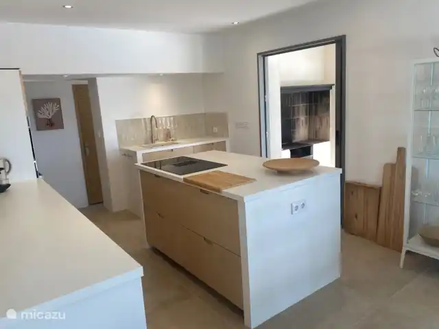 Villa Xenia avec vue imprenable sur la mer | France, Côte d'Azur, Les Issambres - villa Cuisine ouverte avec barbecue annexe, table extérieure et vue sur la piscine et vue sur la mer