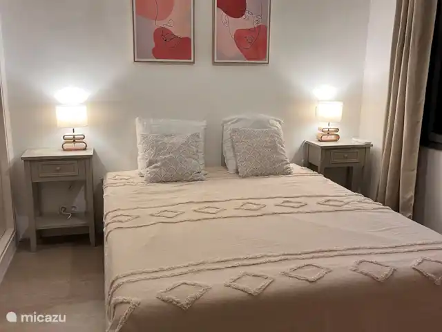Villa Xenia avec vue imprenable sur la mer | France, Côte d'Azur, Les Issambres - villa Chambre 1 (rez-de-chaussée) : Chambre avec climatisation silencieuse avec placards et salle de bain annexe + WC