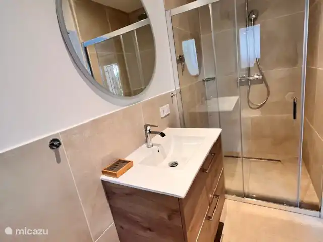 Villa Xenia avec vue imprenable sur la mer | France, Côte d'Azur, Les Issambres - villa Salle de bain 1 chambre annexe 1 avec WC