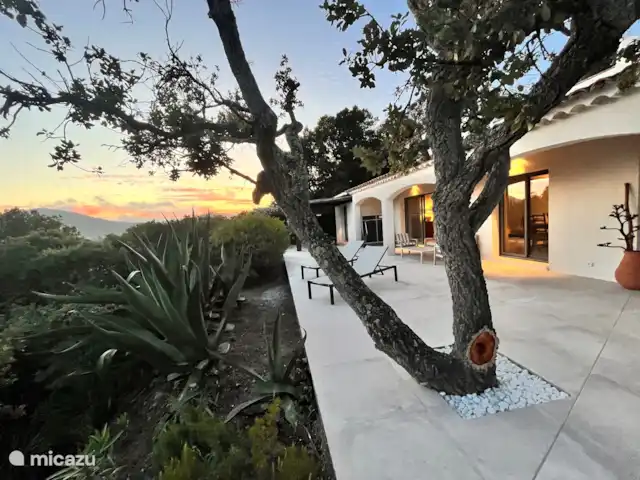 Villa Xenia avec vue imprenable sur la mer | France, Côte d'Azur, Les Issambres - villa Terrasse avec vue panoramique sur la baie de Saint-Tropez et la piscine