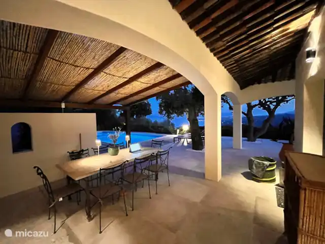 Villa Xenia avec vue imprenable sur la mer | France, Côte d'Azur, Les Issambres - villa Dîner en plein air confortable à côté du grand barbecue