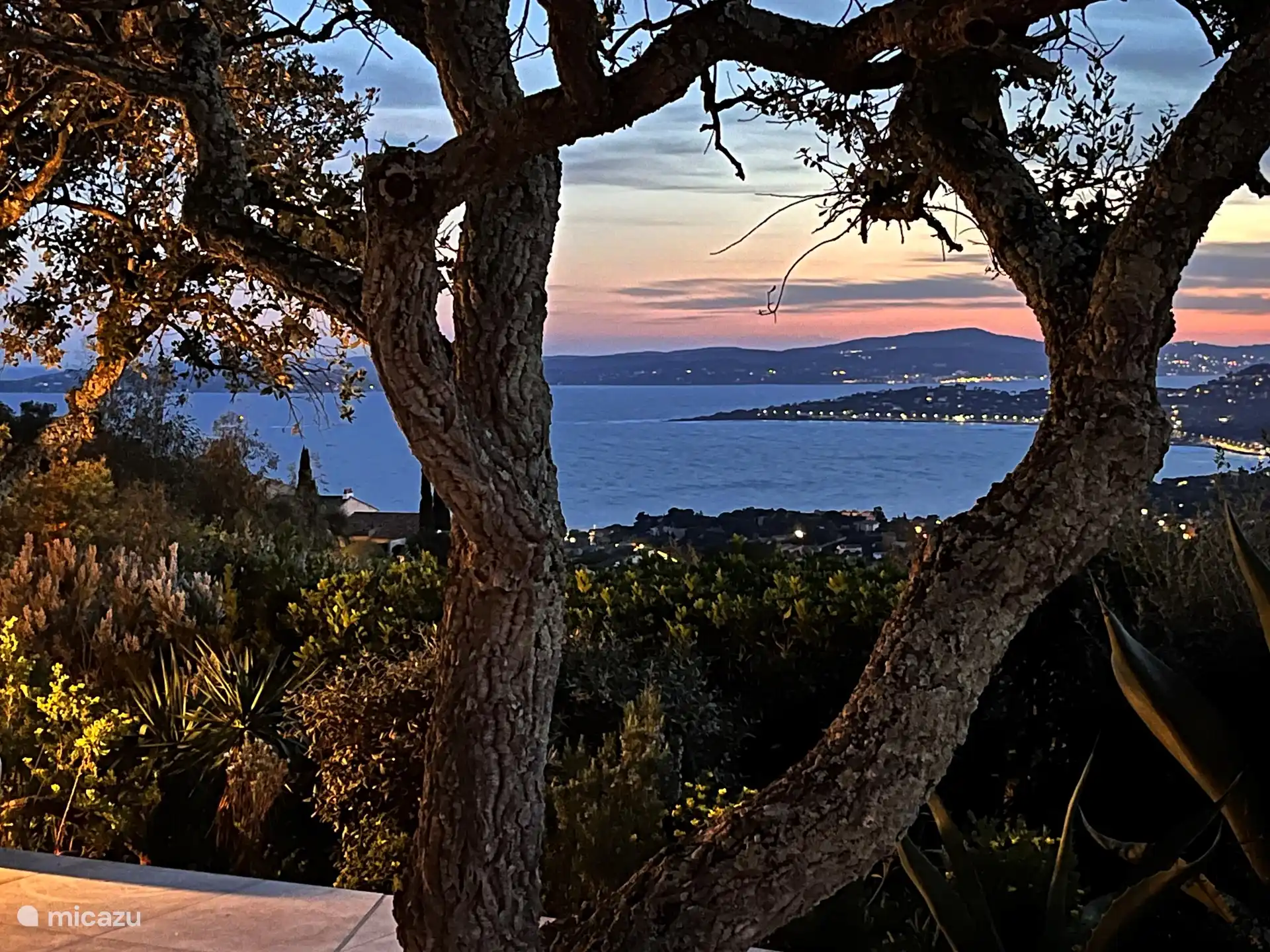 Blick auf Saint Tropez bei Sonnenuntergang
