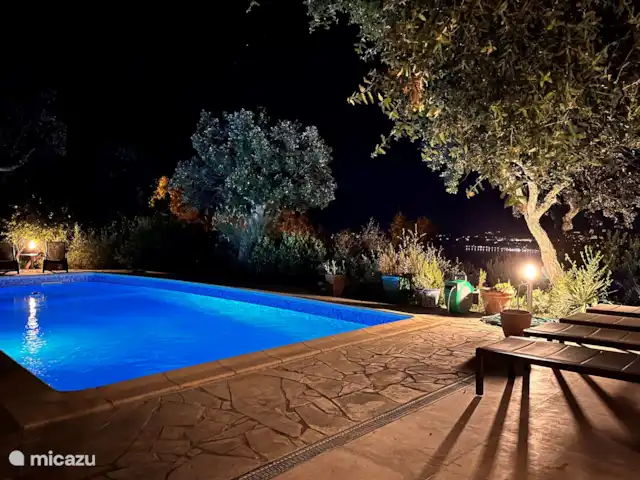Villa Xenia avec vue imprenable sur la mer | France, Côte d'Azur, Les Issambres - villa Piscine illuminée le soir