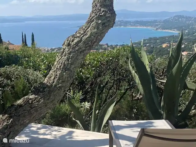 Villa Xenia avec vue imprenable sur la mer | France, Côte d'Azur, Les Issambres - villa Vue à 180 degrés sur la mer depuis la villa, les terrasses, la piscine, la cuisine et les chambres. Egalement une vue sur Saint Tropez.