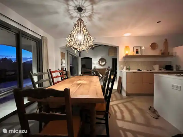 Villa Xenia avec vue imprenable sur la mer | France, Côte d'Azur, Les Issambres - villa Cuisine annexe salle à manger, annexe salon, annexe salle de télévision, annexes terrasses.