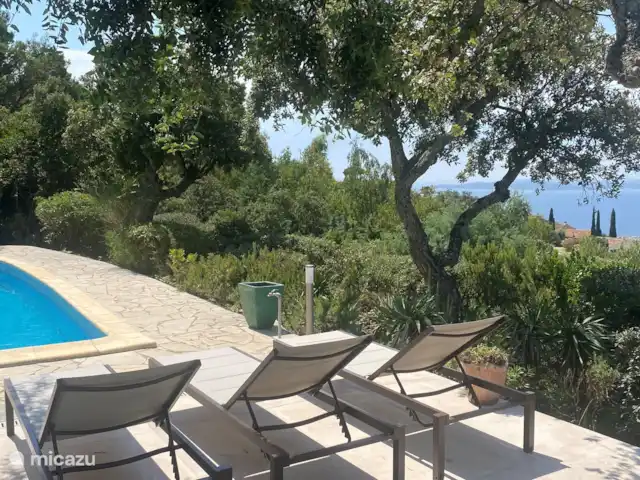 Villa Xenia avec vue imprenable sur la mer | France, Côte d'Azur, Les Issambres - villa Terrasse avec 8 transats