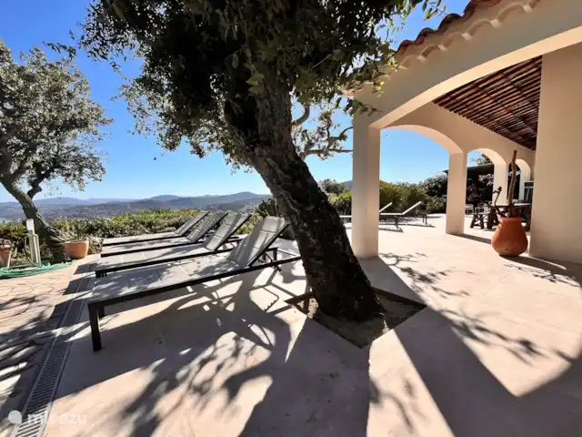 Villa Xenia avec vue imprenable sur la mer | France, Côte d'Azur, Les Issambres - villa Grande terrasse avec frais d’amarrage et plusieurs coins salon