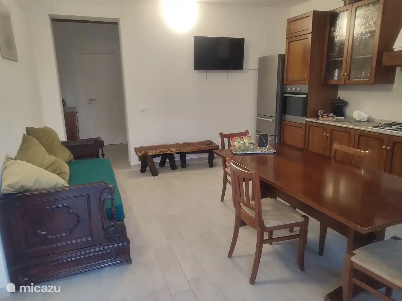 partie extérieure avec cour où il est possible de se garer