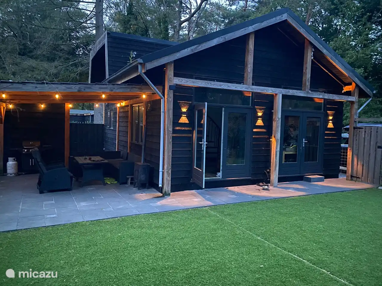 Stimmungsvolle Beleuchtung draußen