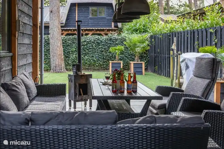 Veranda mit Blick auf den Garten