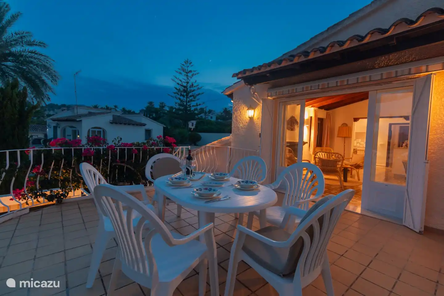 Au-dessus de la terrasse