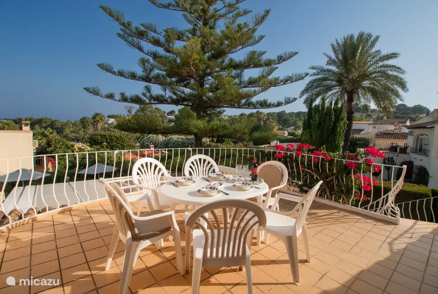 Au-dessus de la terrasse