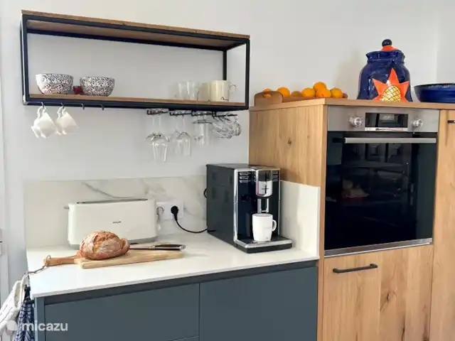 Casa Ça Va huren in Spanje, Costa Blanca, Moraira - villa Keuken is voorzien van een ontbijthoek. Inductie kookplaat, vaatwasser, ruime koelkast, vriezer en oven.