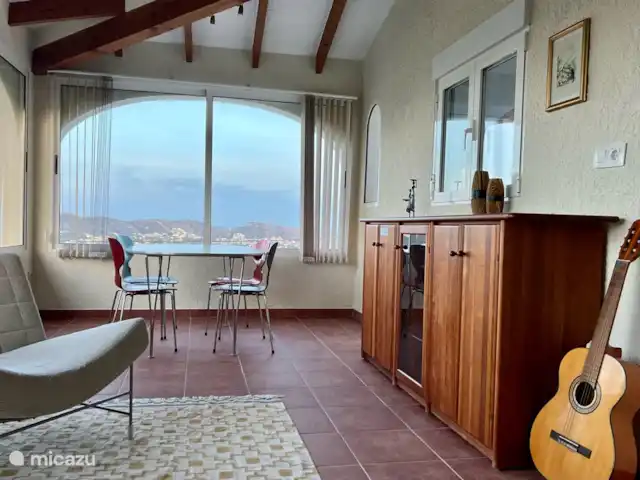 Casa Ça Va huren in Spanje, Costa Blanca, Moraira - villa De (reserve) slaapkamer annex spelletjeskamer. In het voor- en najaar als de ochtenden of avonden soms nog wat fris zijn is het hier goed verblijven.
