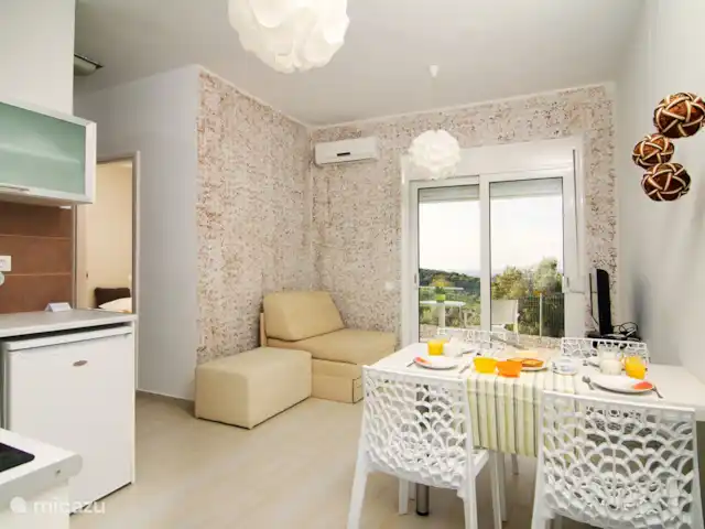 Villa Ipérion | Grèce, Crète, Agia Triada - villa Séjour avec coin repas et cuisine ouverte