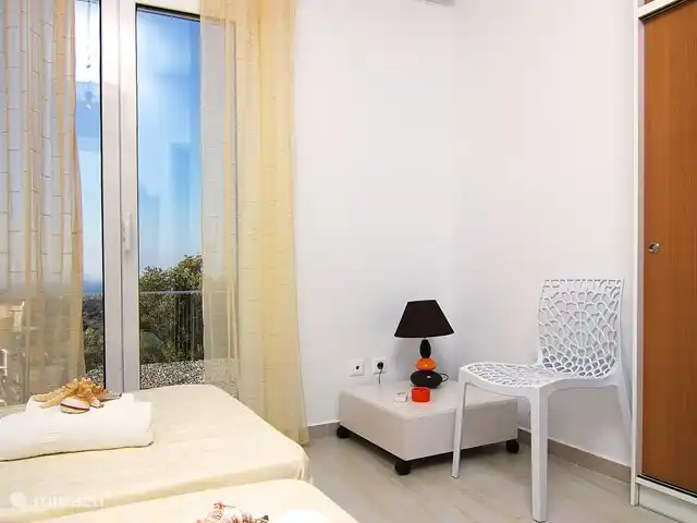 Villa Ipérion | Grèce, Crète, Agia Triada - villa 1ère Chambre avec un lit double, air conditionné et armoire