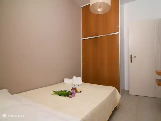 Villa Ipérion | Grèce, Crète, Agia Triada - villa 2ème chambre avec un lit double et armoire et climatisation