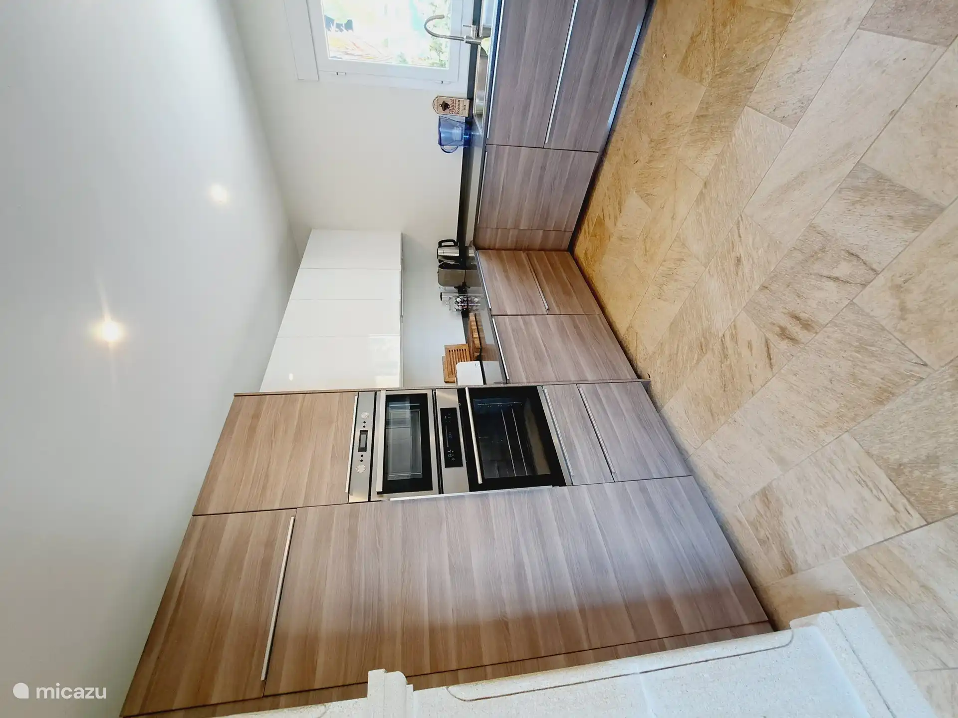 Voll ausgestattete Küche