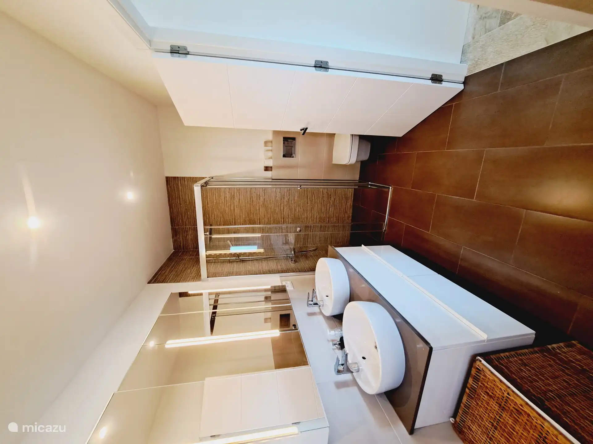 Schlafzimmer 4, Badezimmer in Suite