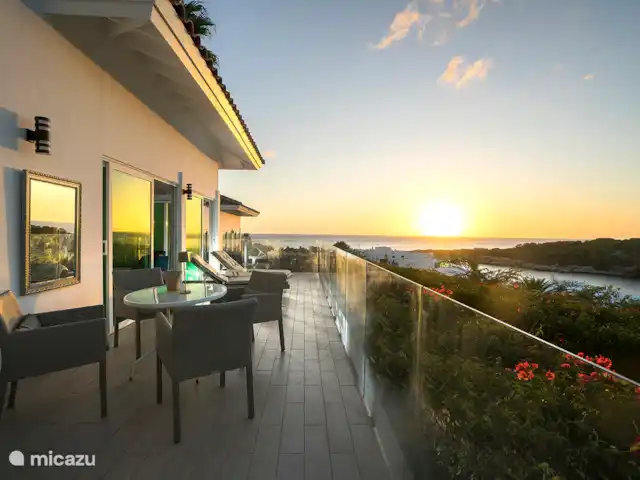 Curazao frente al mar / Bungalow Lagoon en Curazao, Curazao Centro, Piscadera - bungaló Inconmensurable terraza donde disfrutar del cielo estrellado y de los hermosos atardeceres de Curazao.