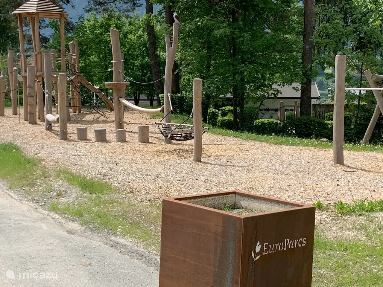 Mucho espacio para que jueguen los niños, también hay go-karts disponibles y entretenimiento disponible en temporada alta