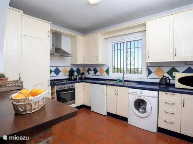 Villa Regazo Andaluz-A 15 min del mar en España, Costa del Sol, Torrox - villa La cocina está equipada con heladera, freezer, microondas, horno, cocina a gas, tetera, cafetera y exprimidor