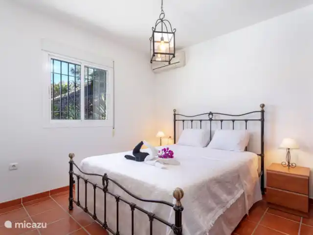 Villa Regazo Andaluz-A 15 min del mar en España, Costa del Sol, Torrox - villa Dormitorio con cama doble, planta baja