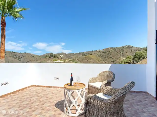 Villa Regazo Andaluz-A 15 min del mar en España, Costa del Sol, Torrox - villa El balcón adyacente a uno de los dormitorios. Desde aquí se tiene una hermosa vista al mar.