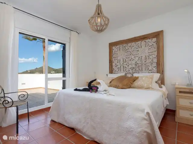 Villa Regazo Andaluz-A 15 min del mar en España, Costa del Sol, Torrox - villa ¡Dormitorio con cama doble, acceso directo a su terraza en la azotea!
