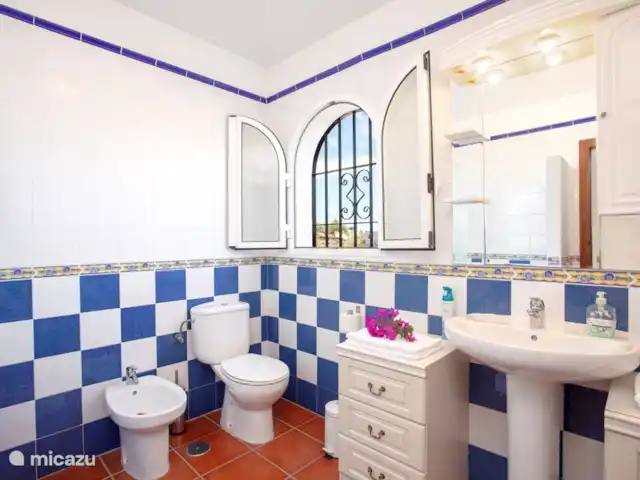 Villa Regazo Andaluz-A 15 min del mar en España, Costa del Sol, Torrox - villa Baño con bañera y ducha.