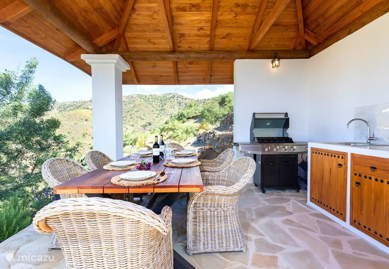 Der perfekte Ort, um Spiele zu spielen, gemeinsam zu speisen und den Blick auf die Berge zu genießen